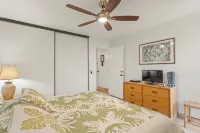 Quiet, comfortable and across from gorgeous Charley Young beach - 2-Star
