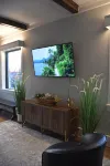 Newly Renovated family-sized apartment downtown, lots of light! - واي فاي