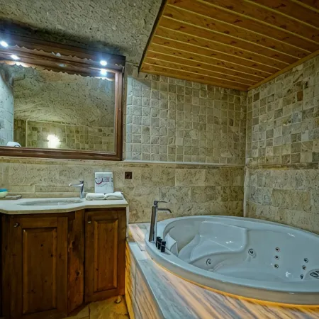 Holiday Cave Hotel