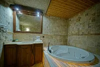 Holiday Cave Hotel - romantici