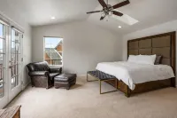 Large home w/ hot tub, cinema, bar/game room - 무료 와이파이