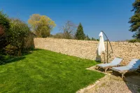 Gorgeous Stone Cottage in an Idyllic Picture Postcard Village. Parking/Garden - Wi-Fi
