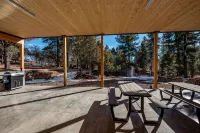 Cabin Lodge at Panguitch Lake Sleeps 18, wifi, good roads, year round access - Feriehus
