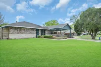 5BR Family Gem: Barbecue, Swim & Relax! - Private Pools