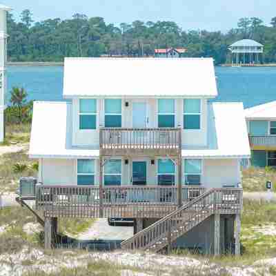 4BR Beachfront Getaway, Beat the Crowds! Hotel Exterior