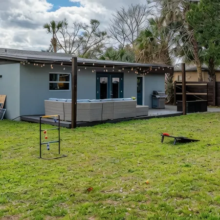 Jax Beach Paradise – Walk to Beach, Bikes Included, and Pet Friendly!