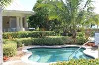 Relaxing Spacious Vacation Home: Amazing Oceanside Pools, Jacuzzi, WiFi, & More - Badekar
