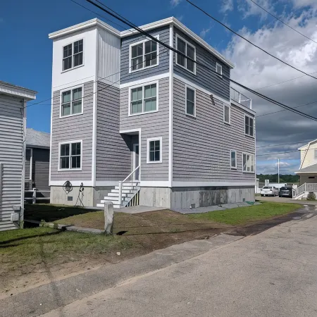 Spacious 6 BR, 4.5BA with water views across street from beautiful Wells Beach