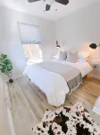 COOL CREEK COTTAGE: PSU Spring Creek Waterfront Oasis with Hot Tub - 4성급
