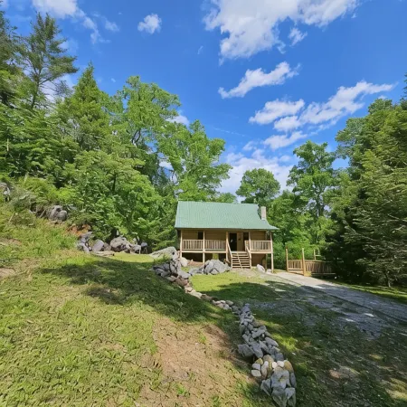 Perfect Family Friendly Cabin w/ privacy/arcade games/yard space in Townsend, TN