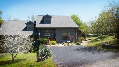 Cozy Ozarks Retreat ~ Updated Cabin Condo with Screened Porch - Chalets