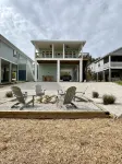 Beautiful home on the river, mins to the Gulf; fire-pit, bar, view - Homestays