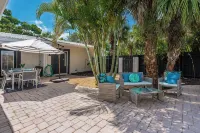 Luxury Delray Beach 4/3 Heated Pool & Spa Home - 2 King Masters - Private Pool