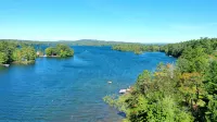 Quintessential Lakefront Home perfect for MultiFamily retreats on Thompson Lake - Homestays