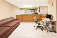 Super 8 by Wyndham Longview/I-20 - Motels