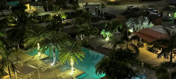 OCEAN GEM- STUNNING CONDO INCLUDES PLATINUM SERVICES Hoteles en Playa de Eagle