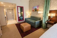 Home2 Suites by Hilton Edinburg - parking