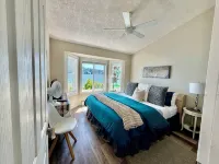Beach Front Retreat :Private Beach and Dock Access, Hot Tub, BBQ &Free Kayaks! - 露台