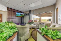 Camelot Inn - Motel