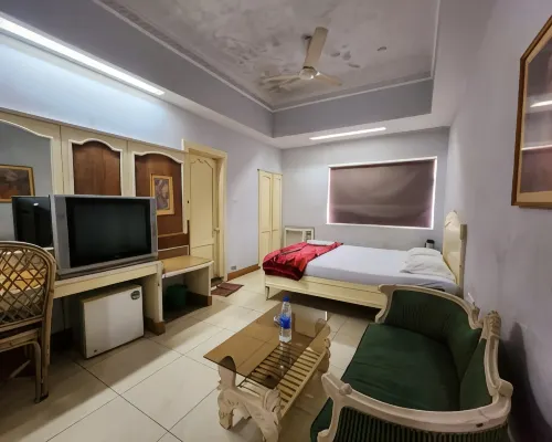 Park Palace Hotel Hotels near IICB
