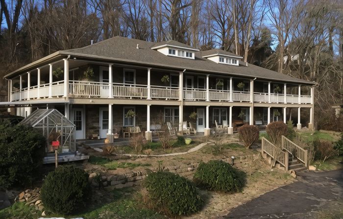 Calhoun House Inn & Suites
