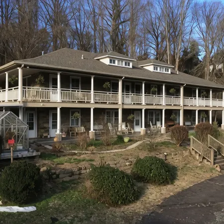 Calhoun House Inn & Suites
