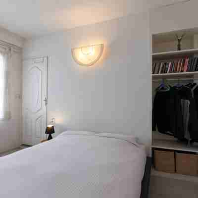 Four Red Doors Apartments Rooms