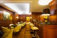 Palazzo Alabardieri Hotels in Naples