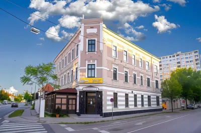 Hotel Muse Hotels near Apotheke zum goldenen Lowen