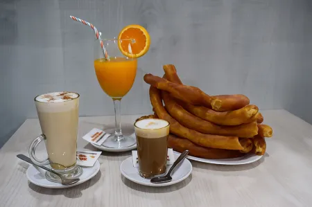 Apartamentos Turísticos La Plaza Отели рядом с достопримечательностью «Playa Ballena Rota»