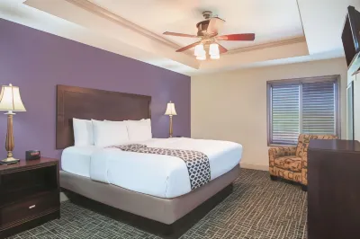 La Quinta Inn & Suites by Wyndham Fort Walton Beach فنادق في Okaloosa Island