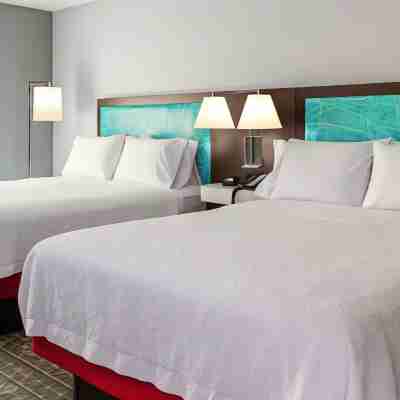 Hampton Inn Newark Airport Rooms