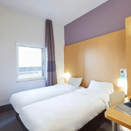 B&B Hotel Lille Roubaix Campus Gare Отели в г. Рубе