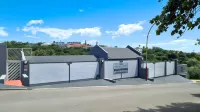 Vincent Valley Lodge Hotels near Nahoon Beach