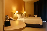 Rio City Hotel Отели рядом с достопримечательностью «Kolam pemancingan pak Latif»