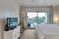 Inn at Seacrest