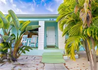 Beachside Bliss Lush Pool, Courtyard & Garden