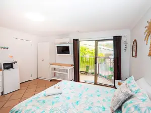 Gorgeous Studio + 100M to Beach + Pool