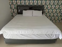 Penginapan Lamban Queens Kamar Double Bed Standar Room Hotel dekat Muara Indah Suak