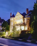 The Queen, A Victorian Bed & Breakfast