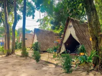 Blue Shore Pavilion Hotels near Jungle zoo