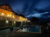 The Victory Villa - Pools