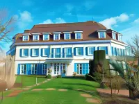 Chateau de Montreuil - parking