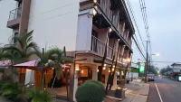 Baan Rim Khong Hotel