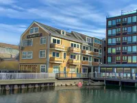 Harborside Inn Hotels in Newport