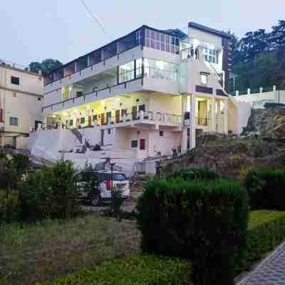 Goroomgo Tribhuwan Ranikhet Hotel Exterior