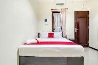 RedDoorz Syariah @ Ketintang Surabaya Hotels near al-Akbar National Mosque Surabaya