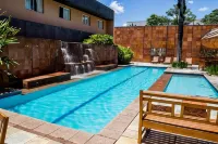 Carlton Plaza Baobá - Pools