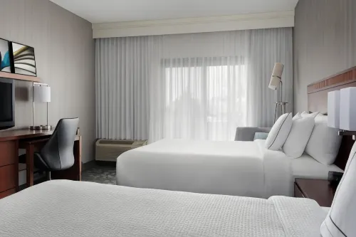 Courtyard Syracuse Carrier Circle Отели в г. Де Витт