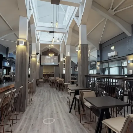 Village Hotel Liverpool Отели рядом с достопримечательностью «Зал Спик»